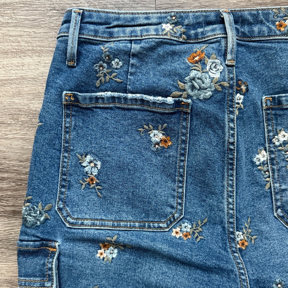 DRIFTWOOD Blue Floral Embroidered Cropped Jeans Royce Straight Leg Cargo Denim - Picture 7 of 7